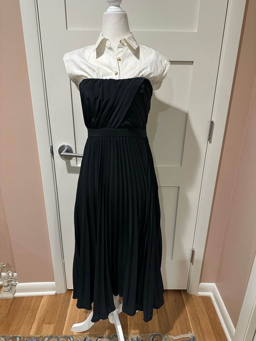 Maeve size XS black and white illusion dress w/ pleated skirt